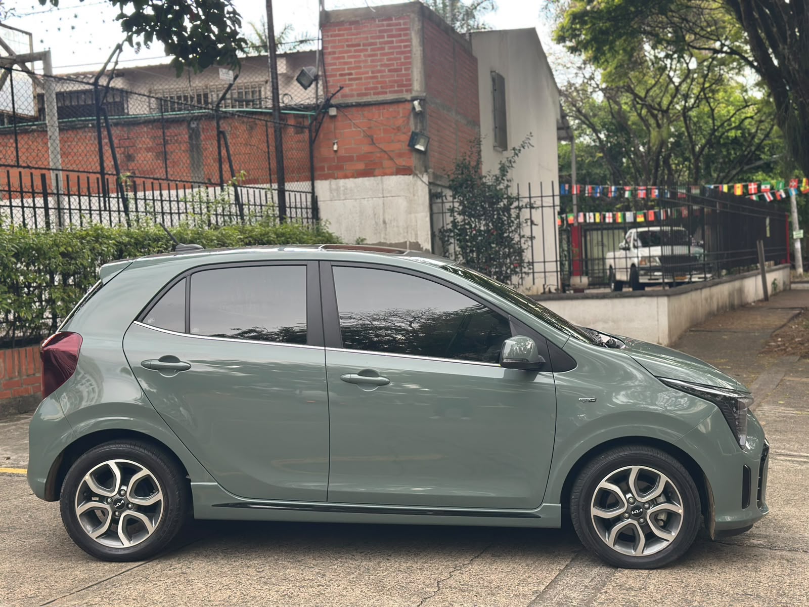 KIA PICANTO GT LINE AT 1250 CC 6AB ABS AA R15 2025