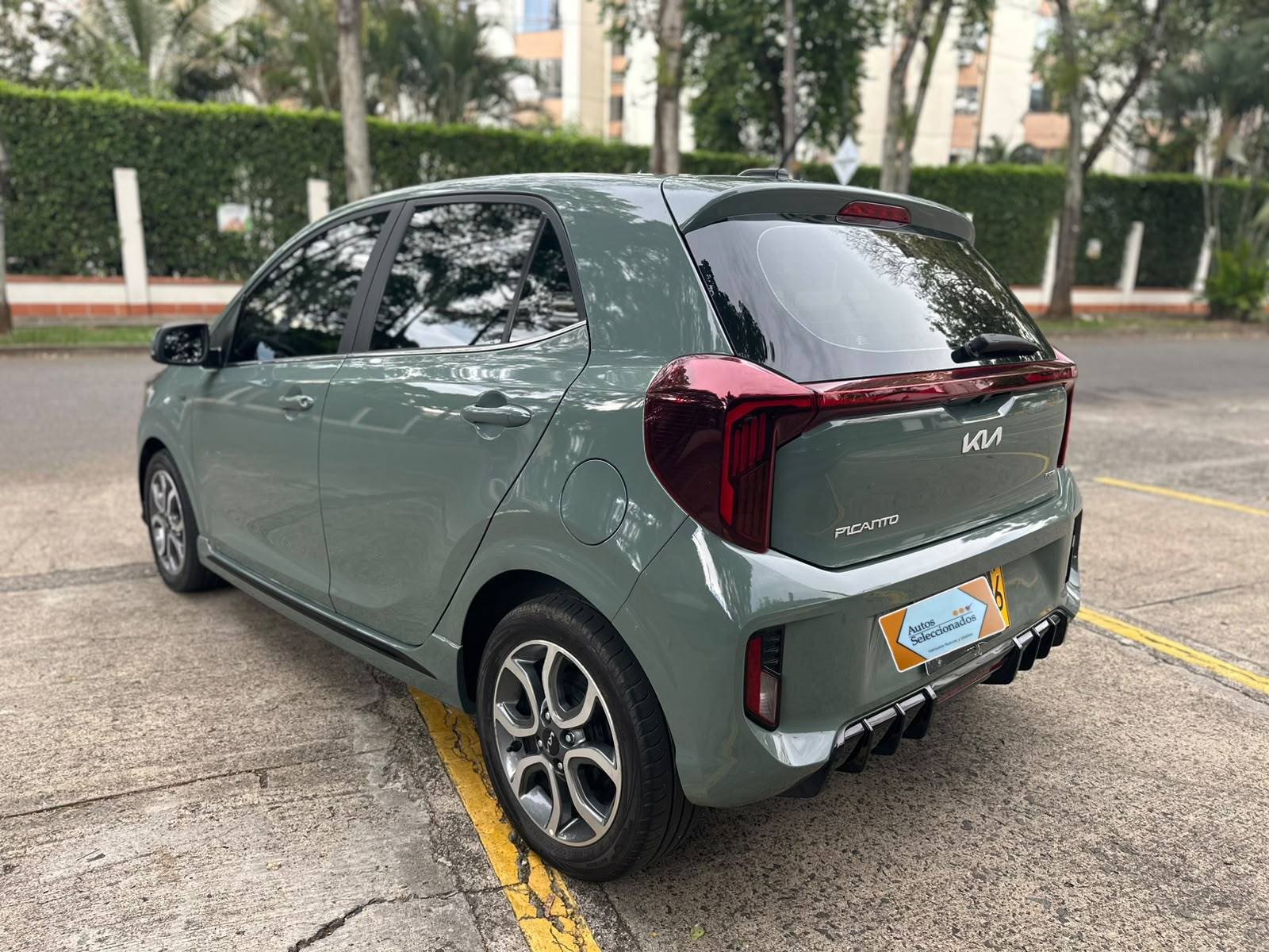 KIA PICANTO GT LINE AT 1250 CC 6AB ABS AA R15 2025