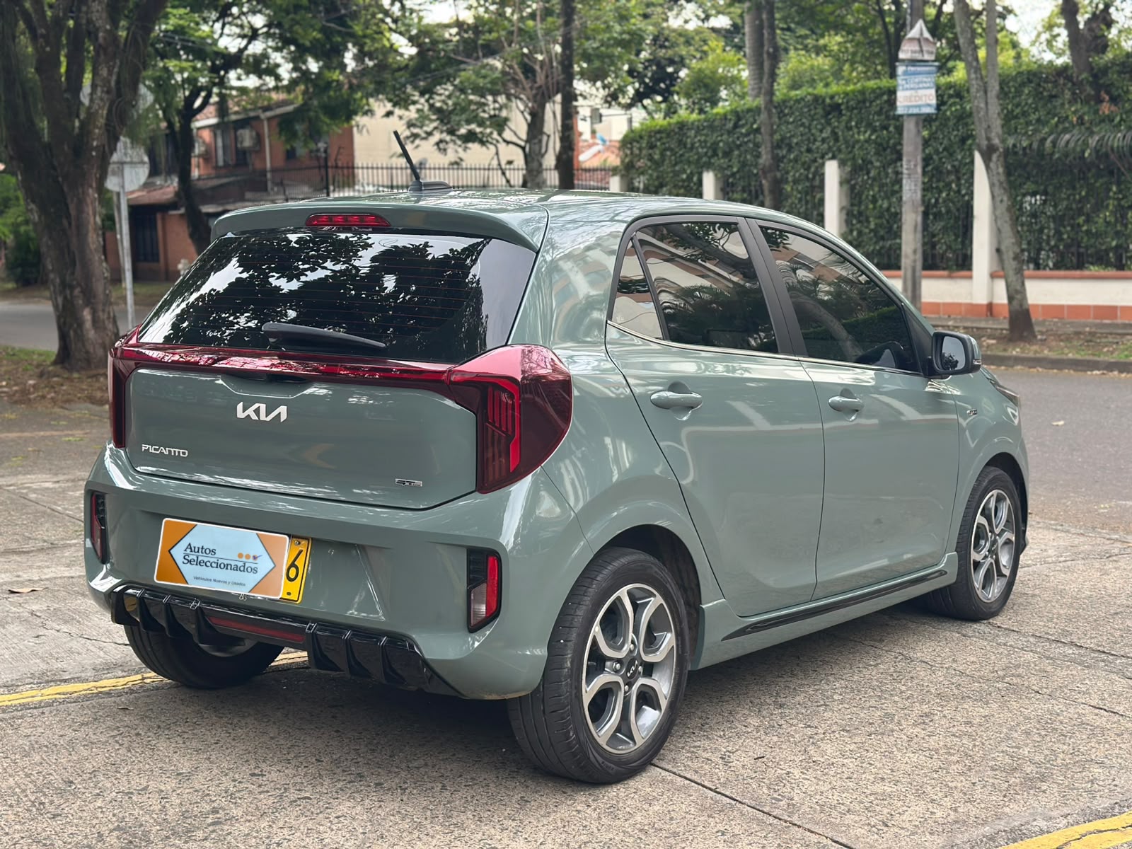 KIA PICANTO GT LINE AT 1250 CC 6AB ABS AA R15 2025