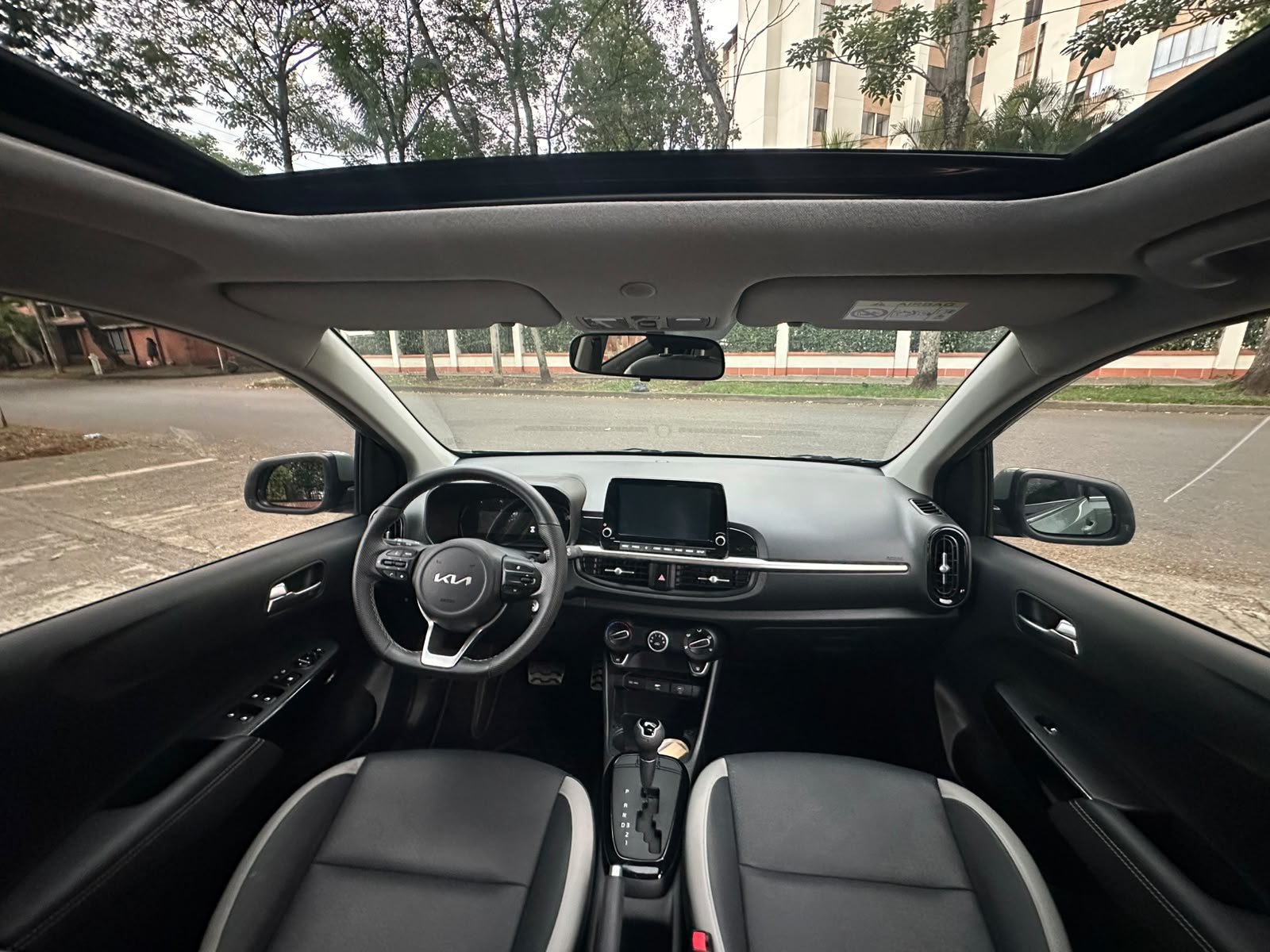 KIA PICANTO GT LINE AT 1250 CC 6AB ABS AA R15 2025