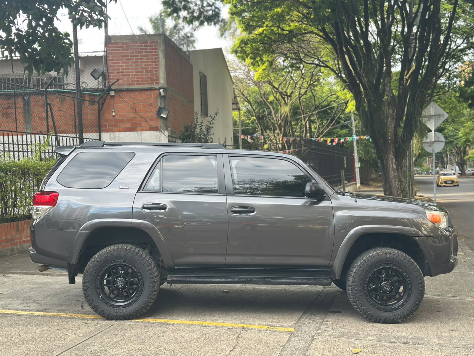 TOYOTA 4RUNNER SR5 AT 4000CC 2013