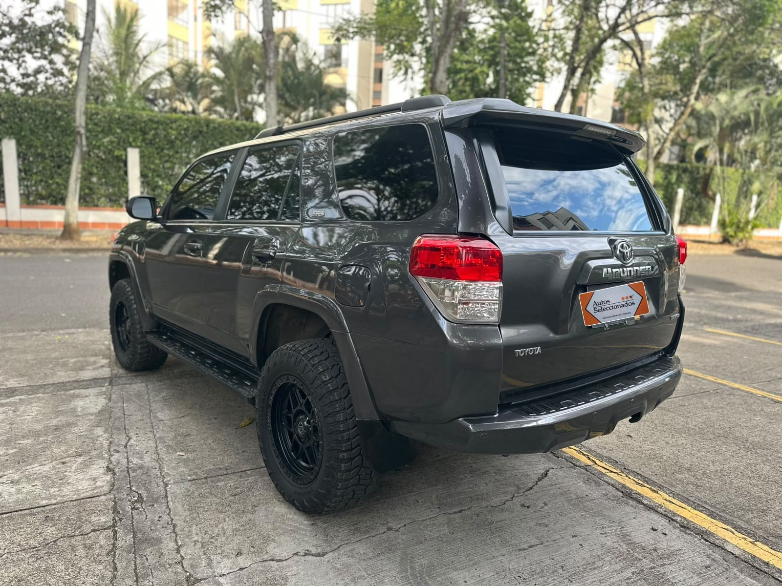 TOYOTA 4RUNNER SR5 AT 4000CC 2013