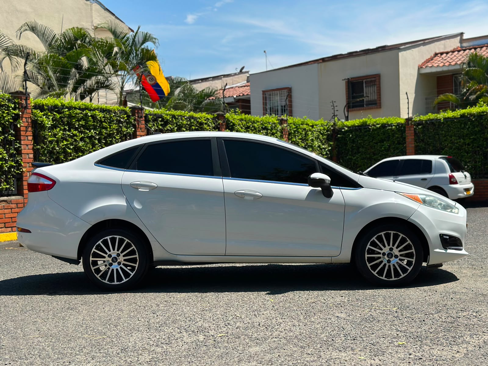 FORD FIESTA SPORTBACK TITANIUM TP 1600CC 4P 2015