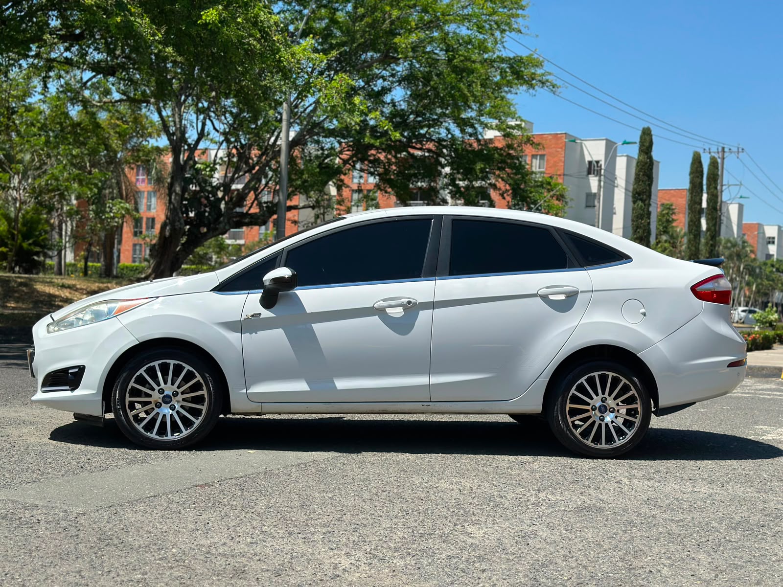 FORD FIESTA SPORTBACK TITANIUM TP 1600CC 4P 2015