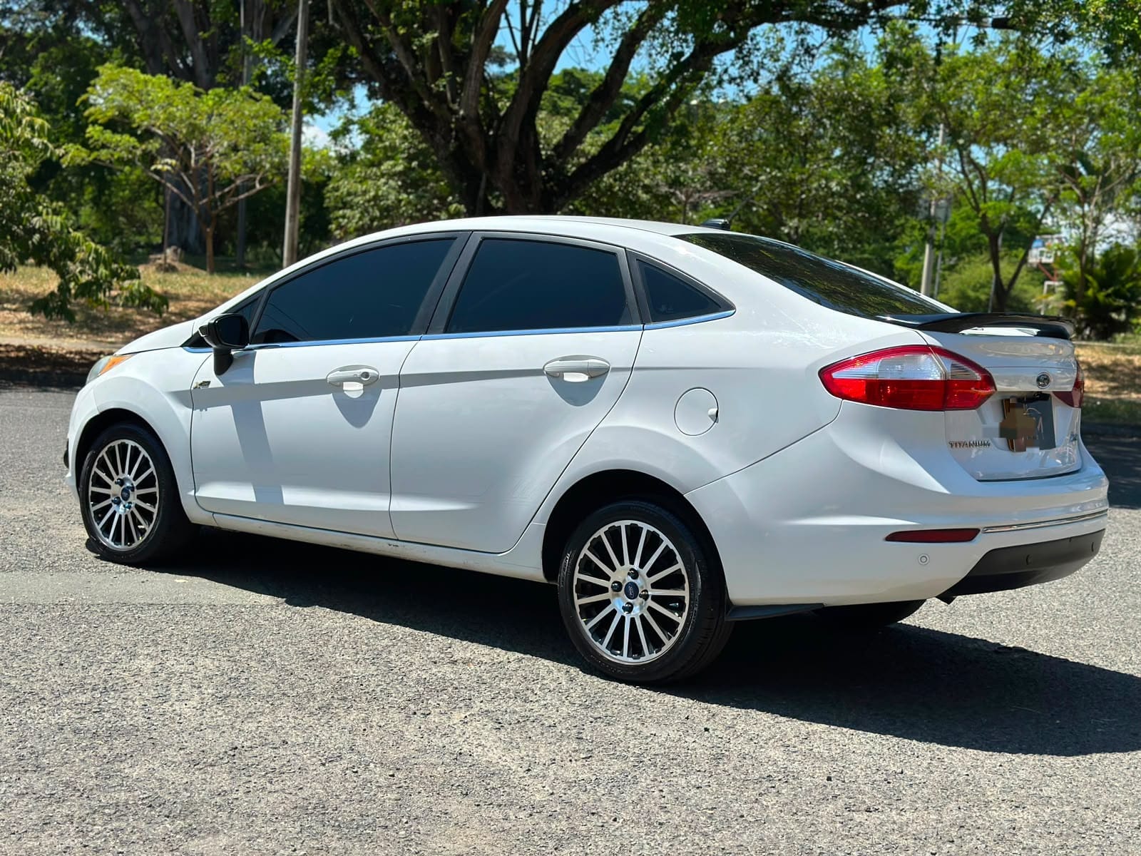 FORD FIESTA SPORTBACK TITANIUM TP 1600CC 4P 2015