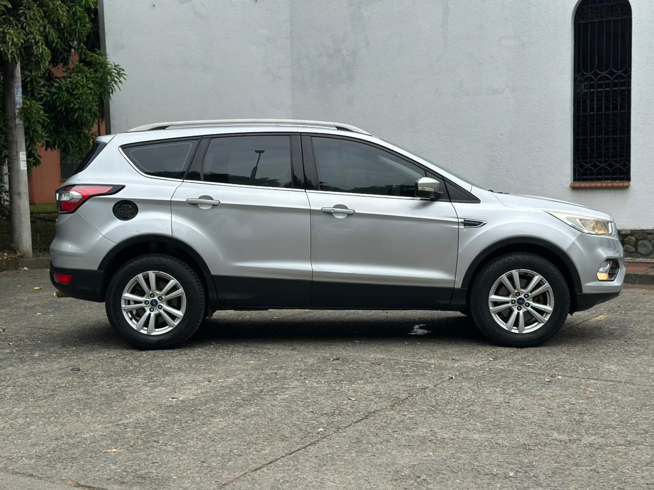 FORD ESCAPE SE TP 2000CC 4X4 2017