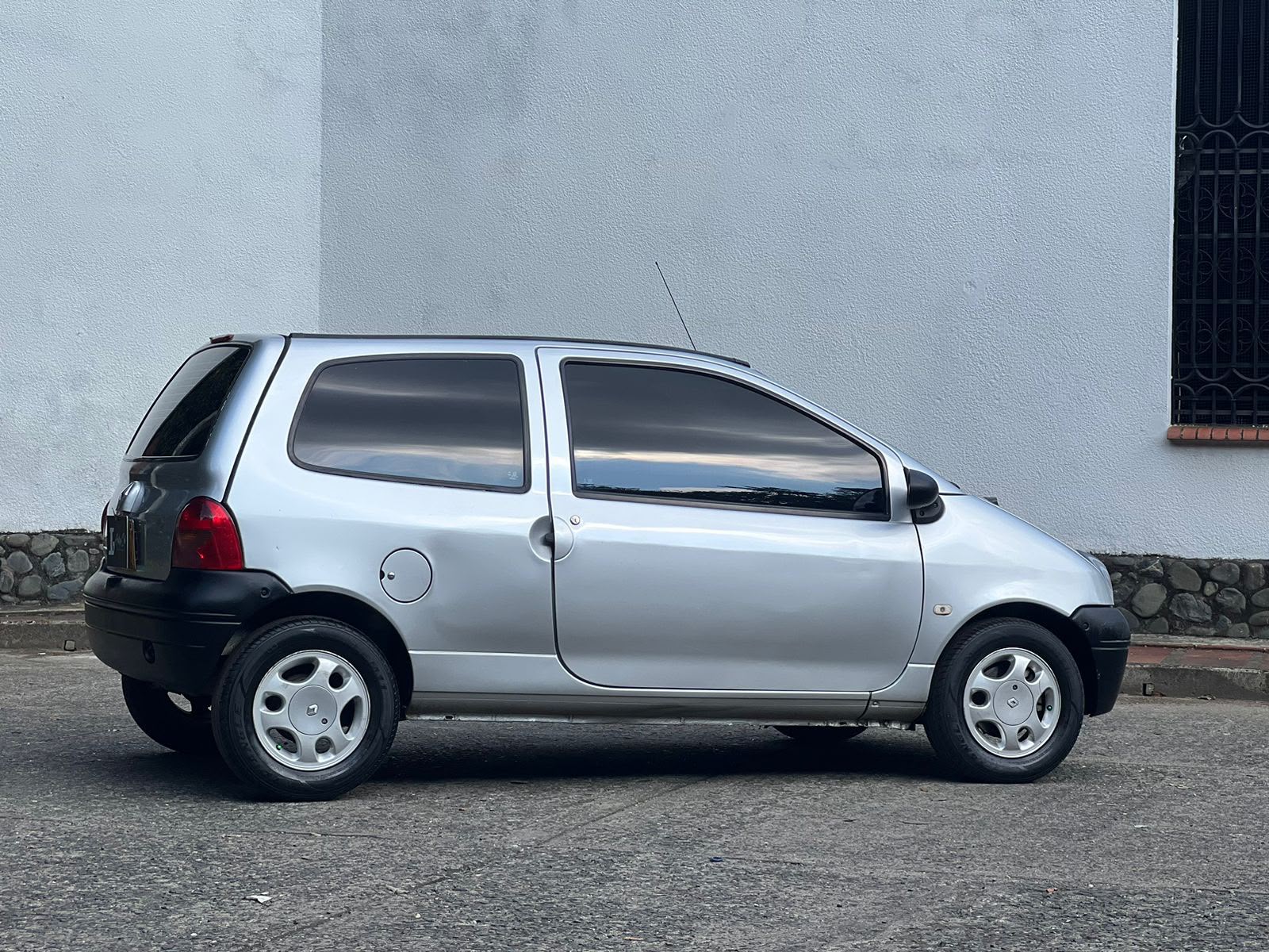 RENAULT TWINGO ACCESS + MT 1200CC 16V AA 2012