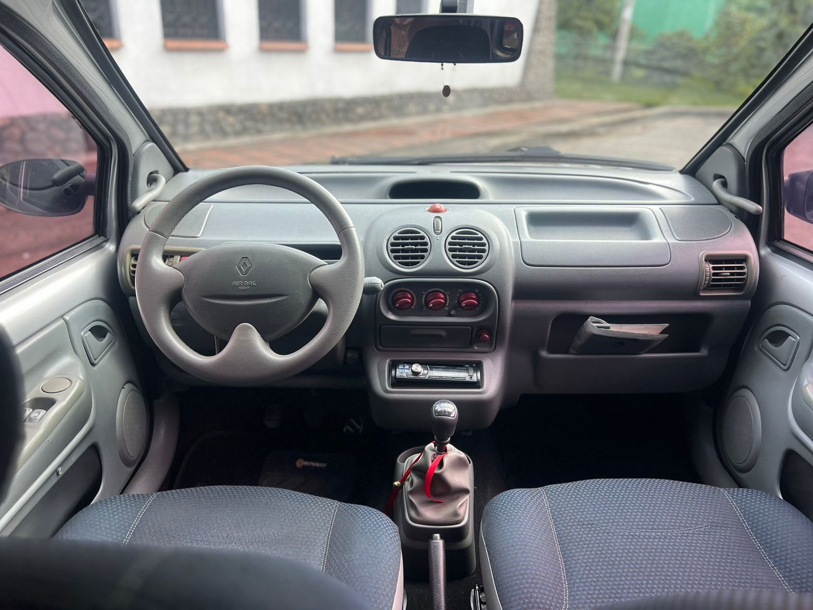 RENAULT TWINGO ACCESS + MT 1200CC 16V AA 2012