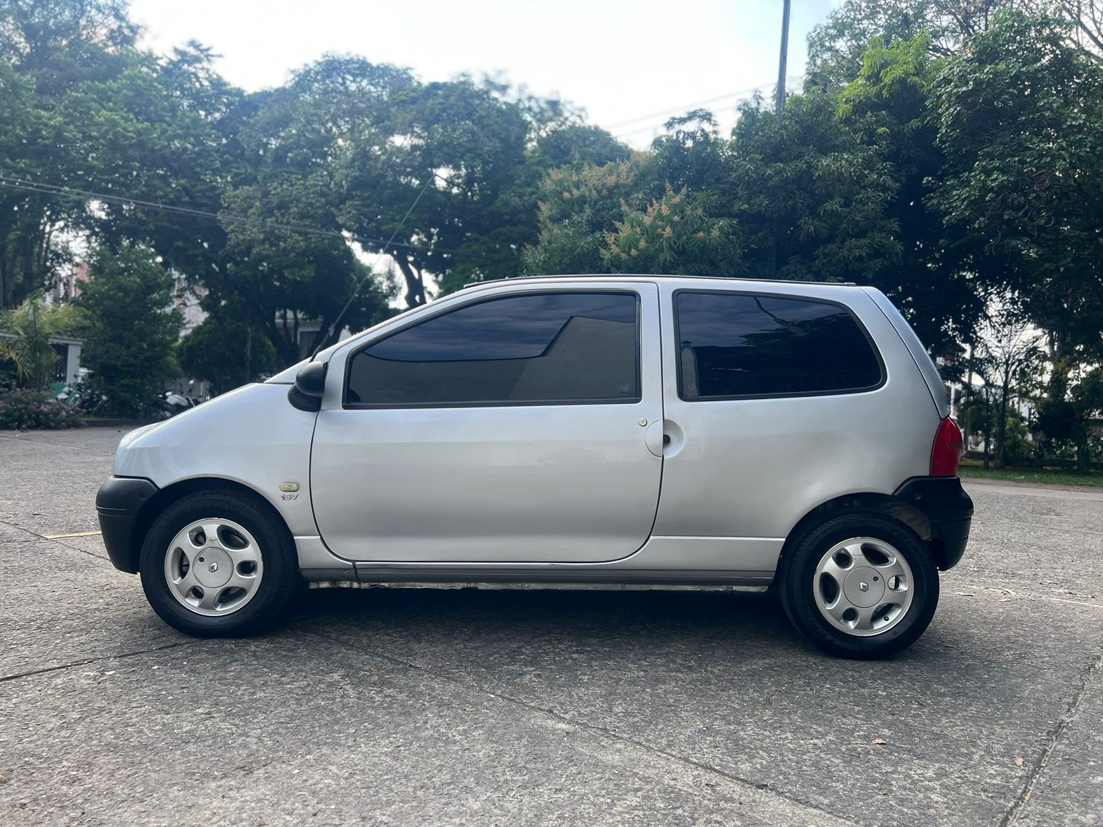 RENAULT TWINGO ACCESS + MT 1200CC 16V AA 2012