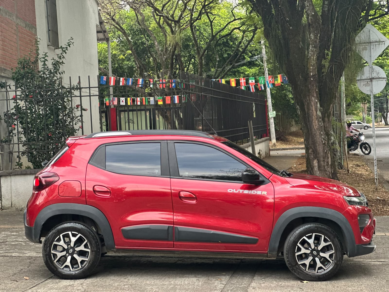 RENAULT KWID OUTSIDER MT 1000CC 12V 4AB ABS 2023