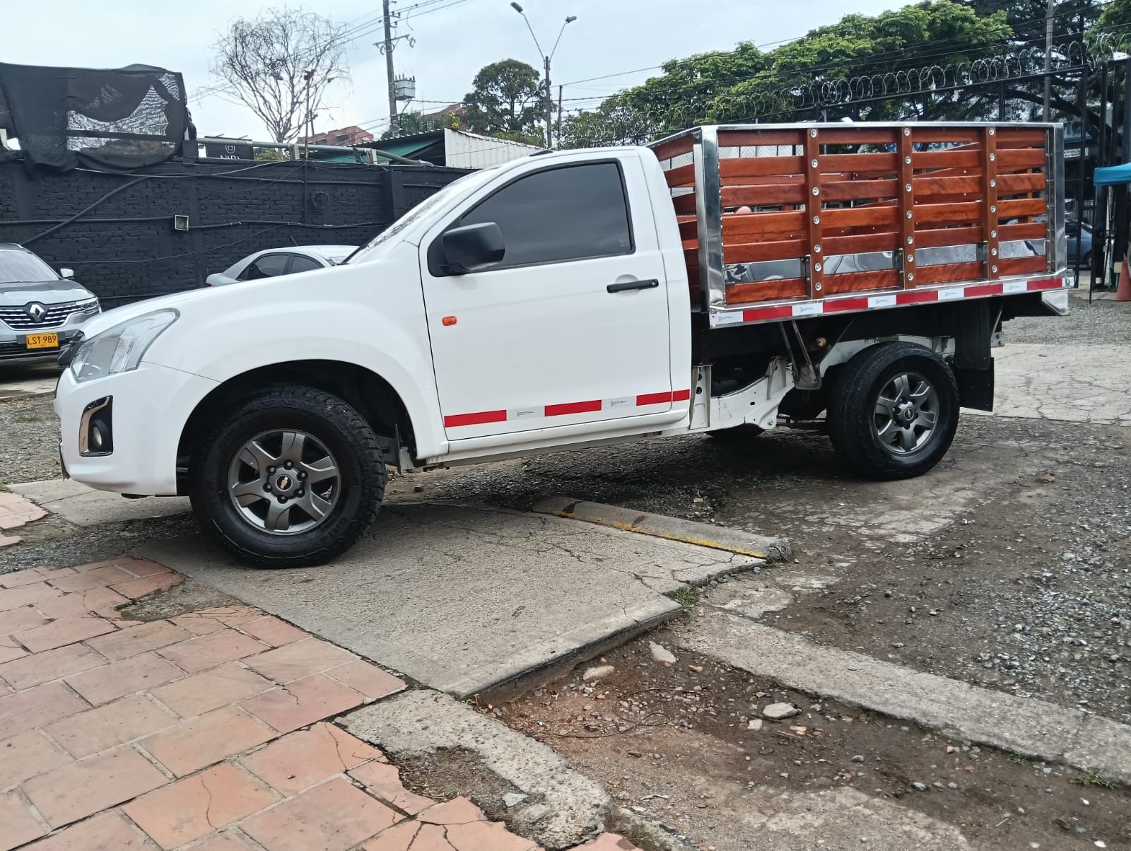 CHEVROLET DMAX 2.5L MT 2500CC 4X2 TD EST 2016