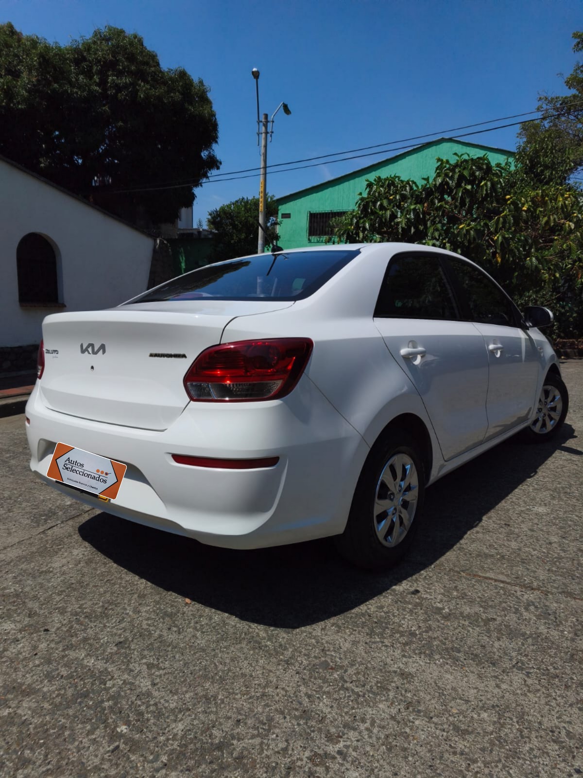 KIA SOLUTO EMOTION TP 1400CC 4P 2AB ABS 2025