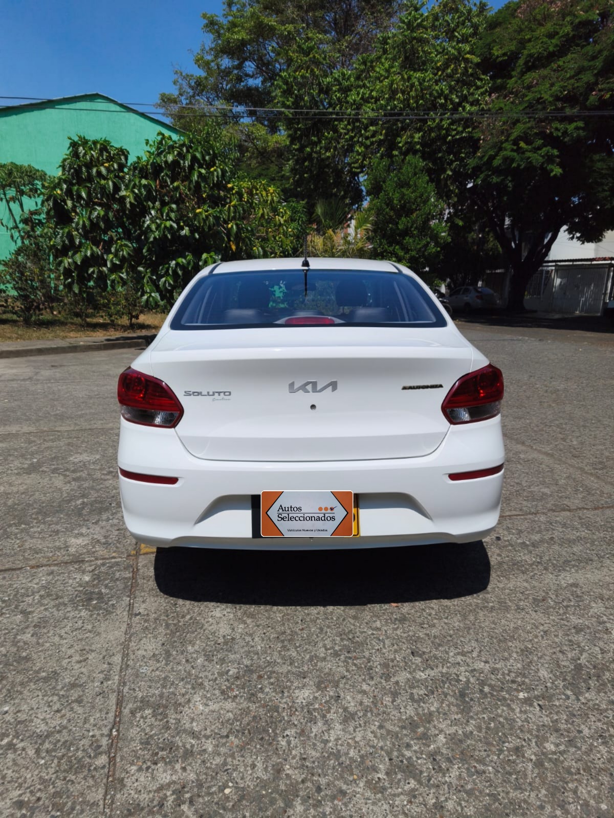 KIA SOLUTO EMOTION TP 1400CC 4P 2AB ABS 2025