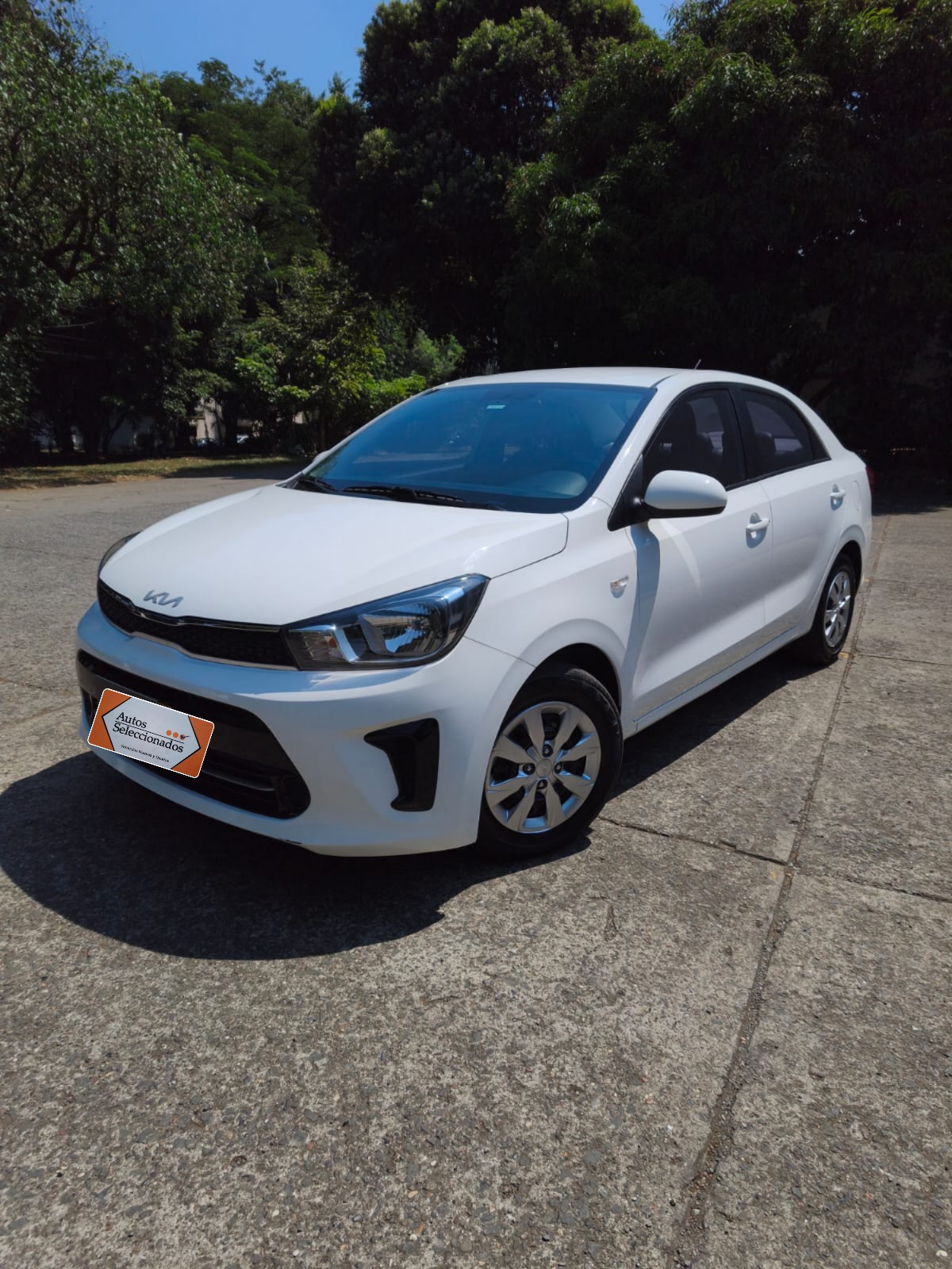 KIA SOLUTO EMOTION TP 1400CC 4P 2AB ABS 2025