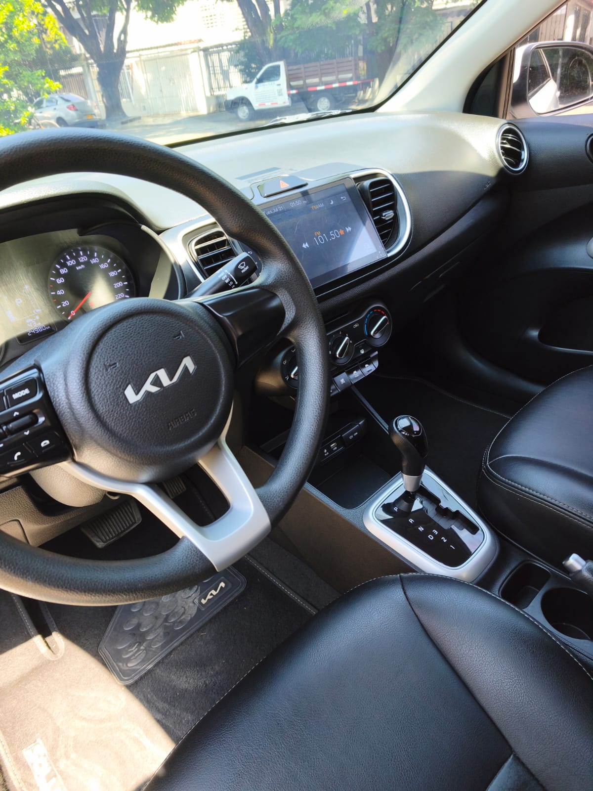 KIA SOLUTO EMOTION TP 1400CC 4P 2AB ABS 2025