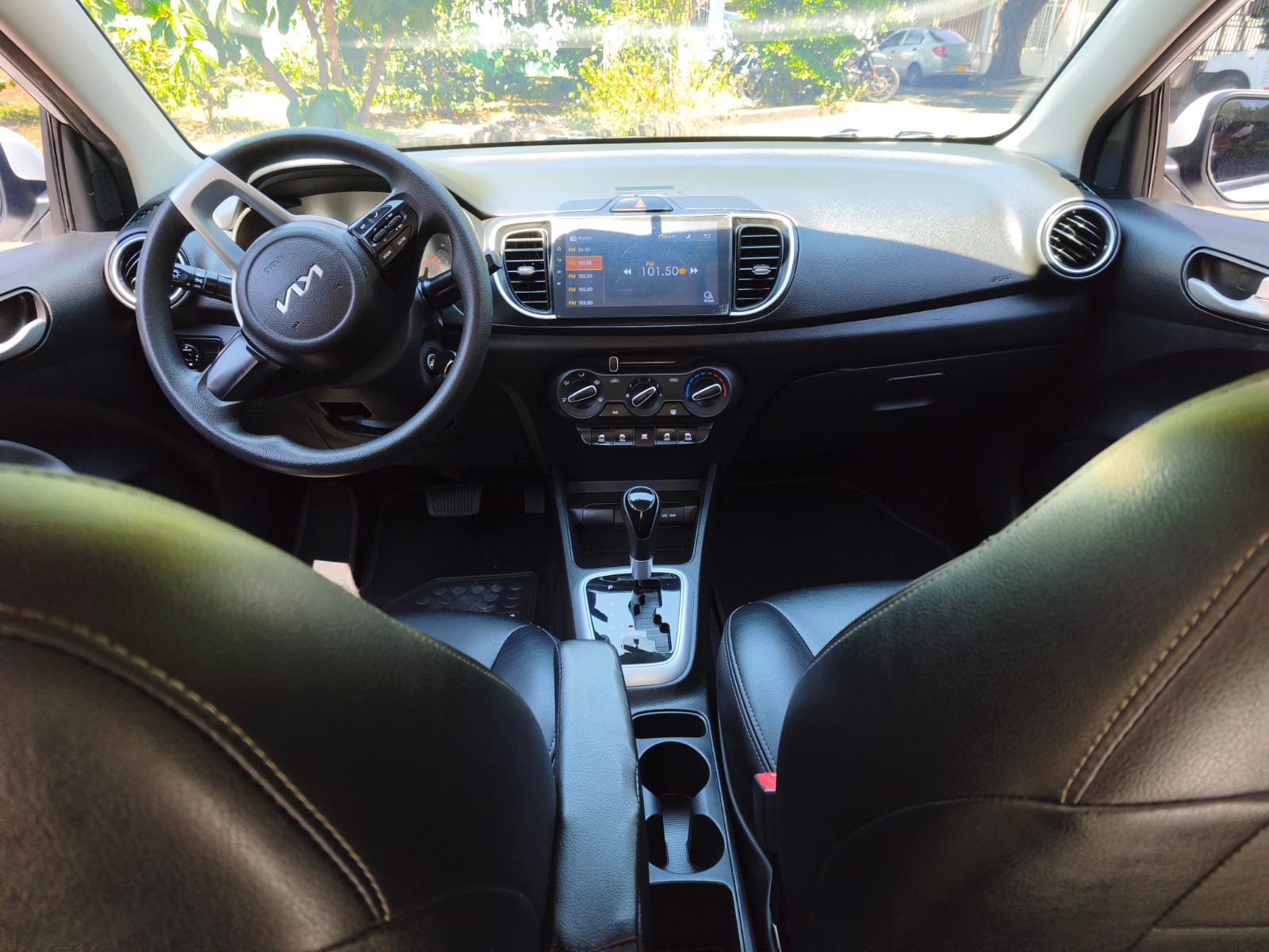 KIA SOLUTO EMOTION TP 1400CC 4P 2AB ABS 2025