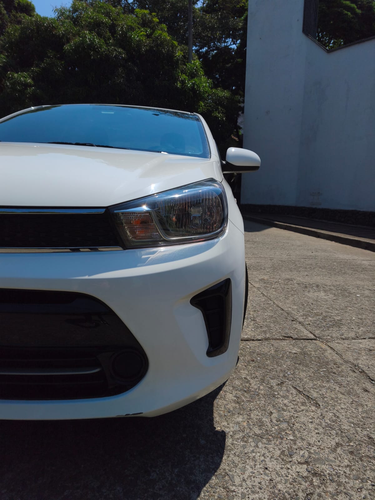 KIA SOLUTO EMOTION TP 1400CC 4P 2AB ABS 2025