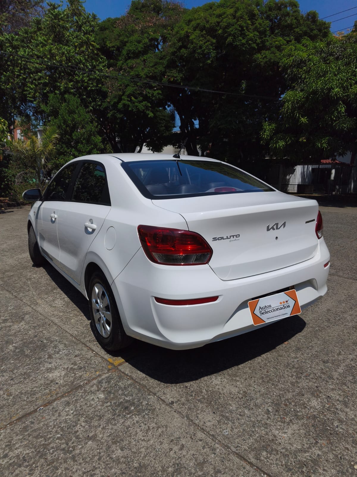 KIA SOLUTO EMOTION TP 1400CC 4P 2AB ABS 2025