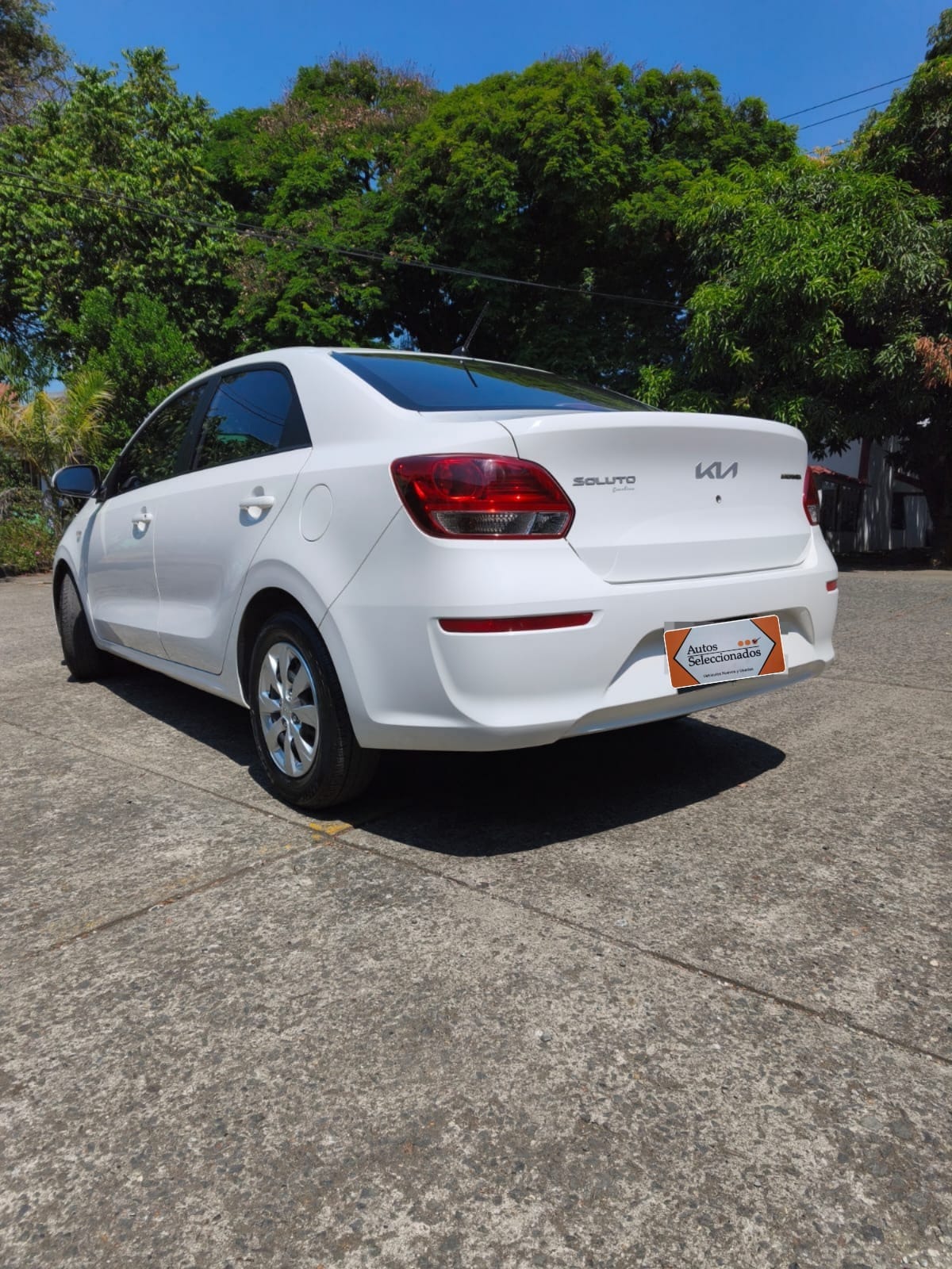 KIA SOLUTO EMOTION TP 1400CC 4P 2AB ABS 2025