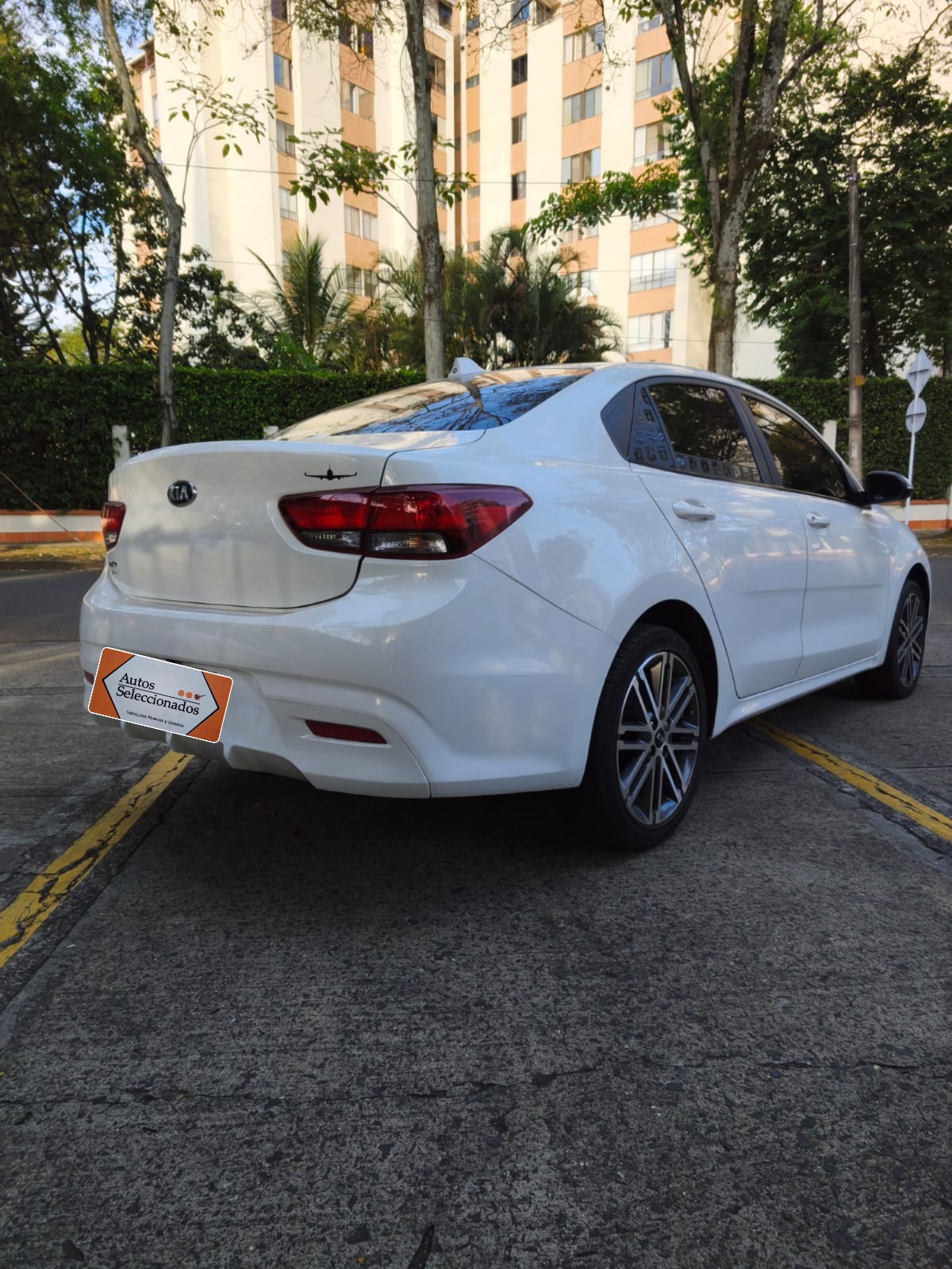KIA RIO VIBRANT MT 1400CC 4P 2021