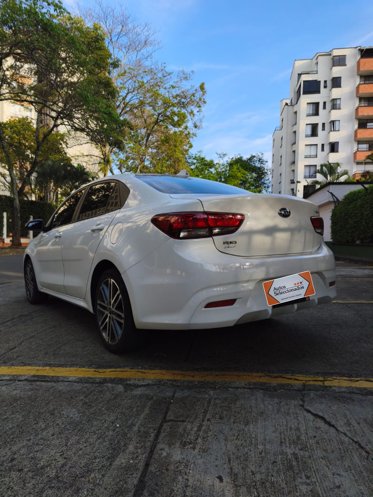 KIA RIO VIBRANT MT 1400CC 4P 2021