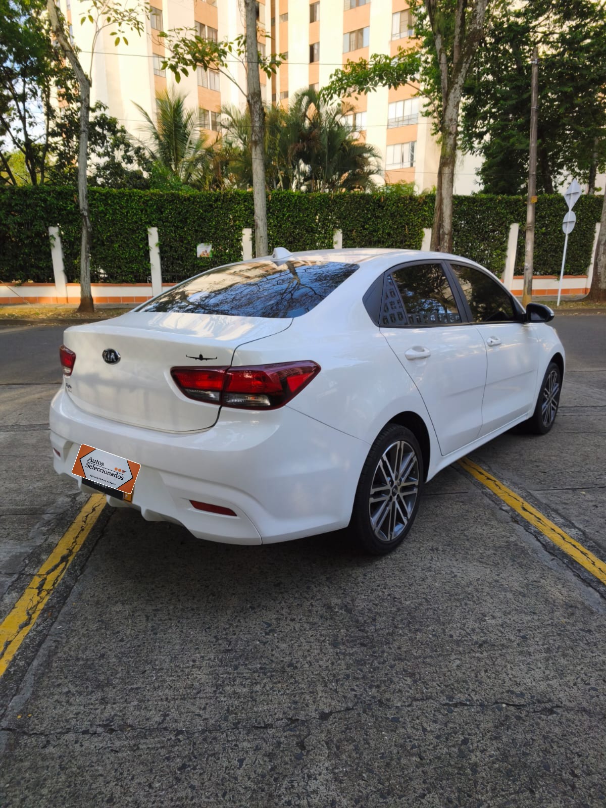 KIA RIO VIBRANT MT 1400CC 4P 2021