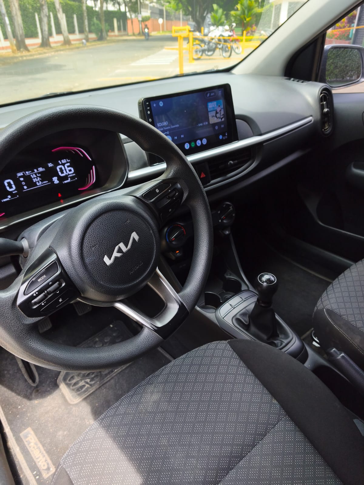 KIA PICANTO ZENITH MT 1250CC 6AB ABS AA R14 2025