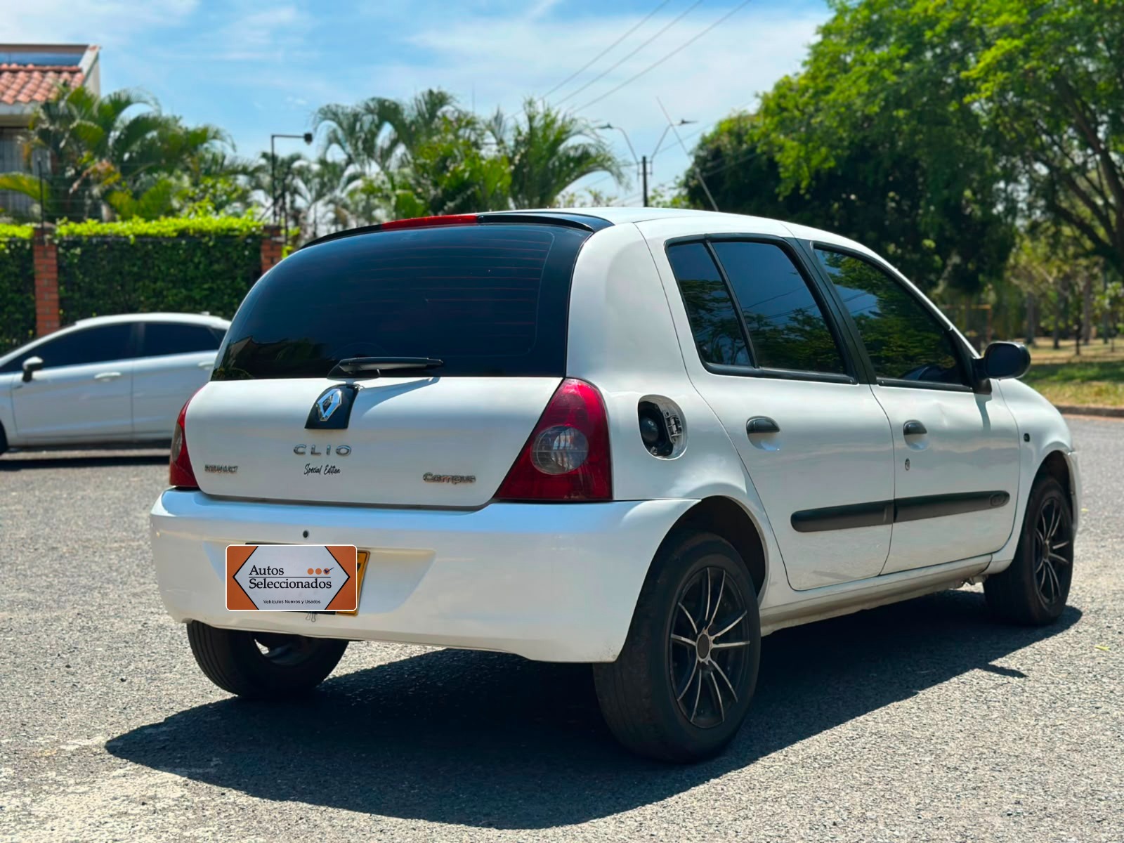 RENAULT CLIO II CAMPUS MT 1200CC 16V AA 2015
