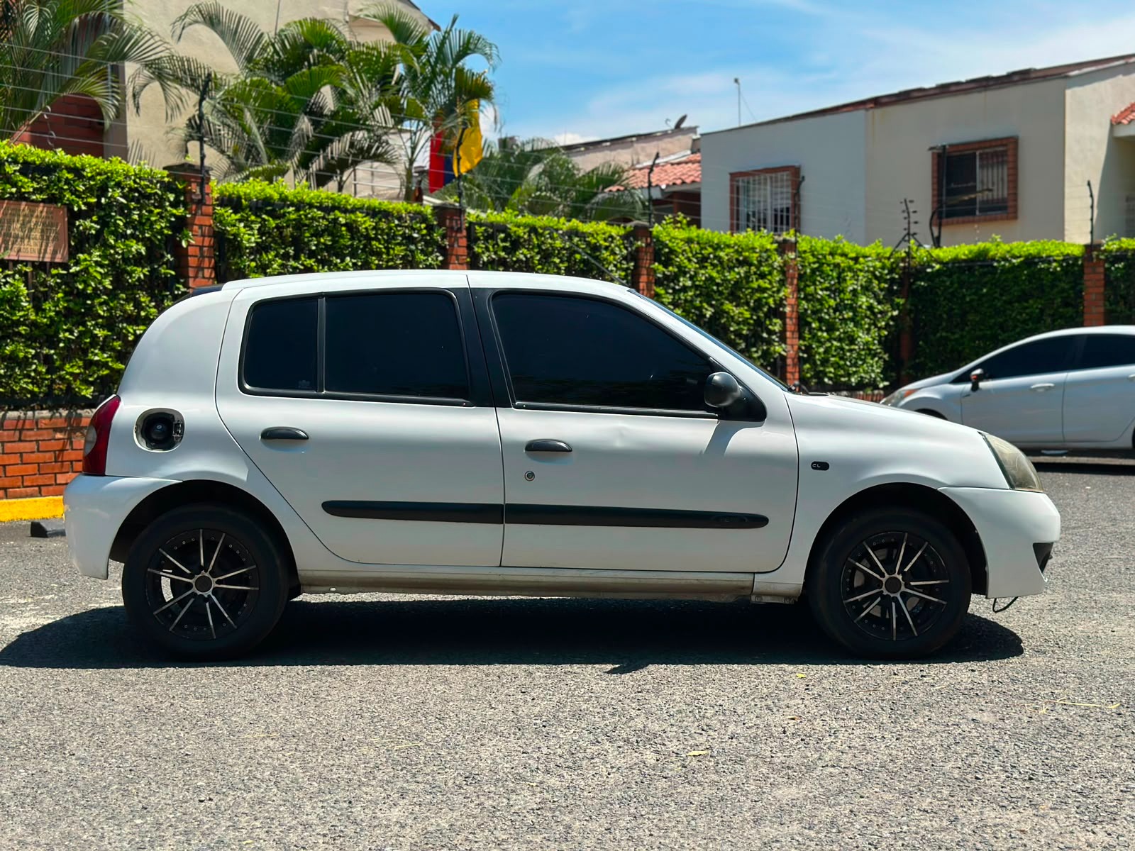 RENAULT CLIO II CAMPUS MT 1200CC 16V AA 2015