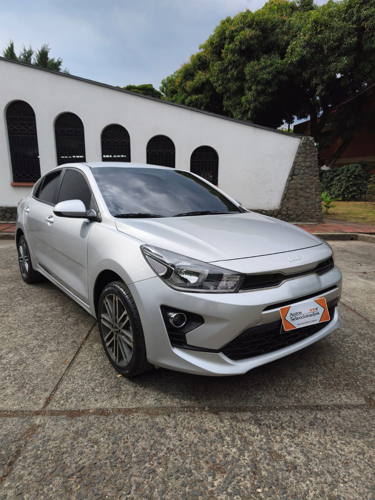 KIA RIO VIBRANT TP 1400CC 4P R17 2023