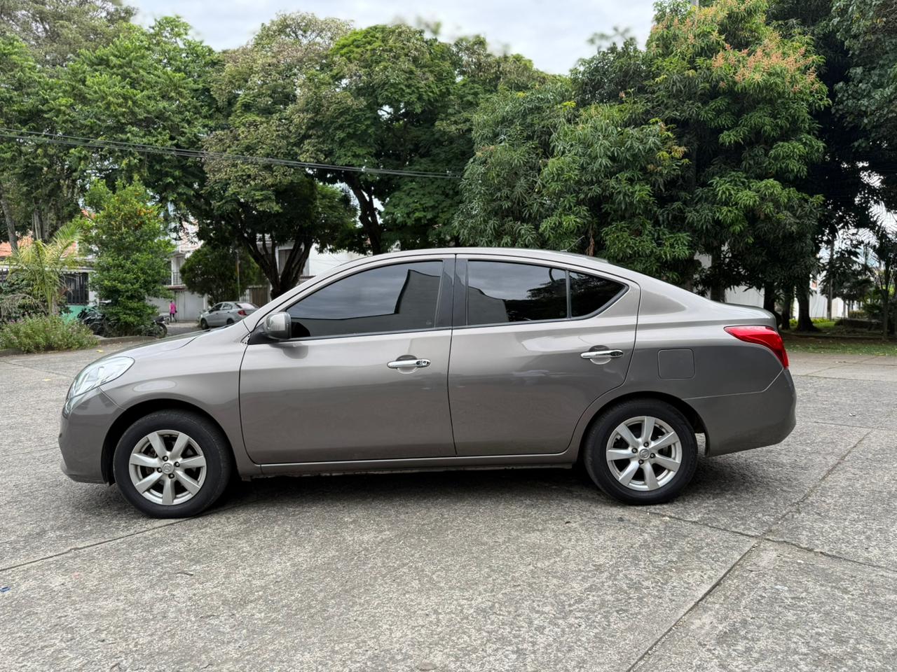 NISSAN VERSA ADVANCE AT 1600CC 2AB ABS 2014