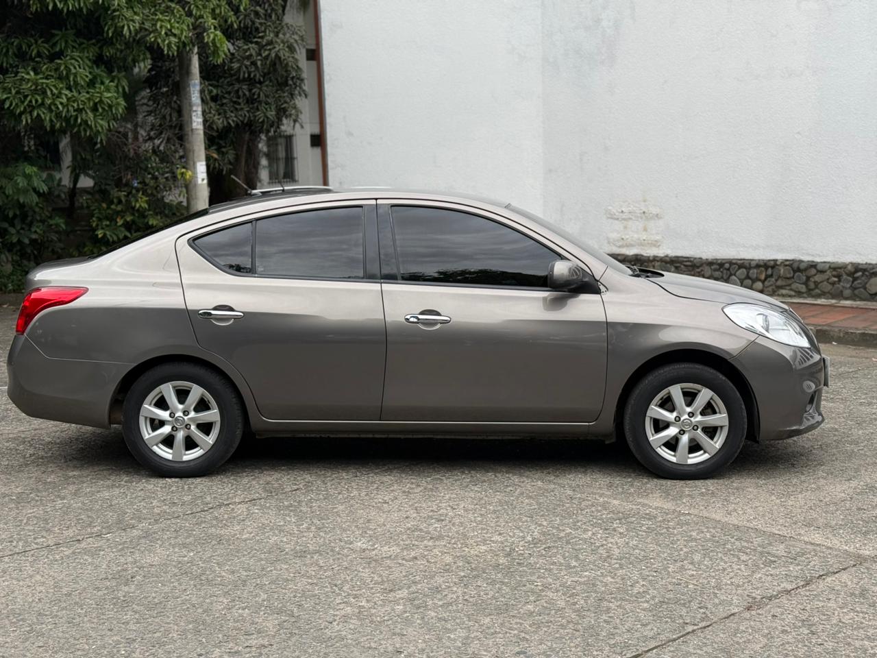 NISSAN VERSA ADVANCE AT 1600CC 2AB ABS 2014