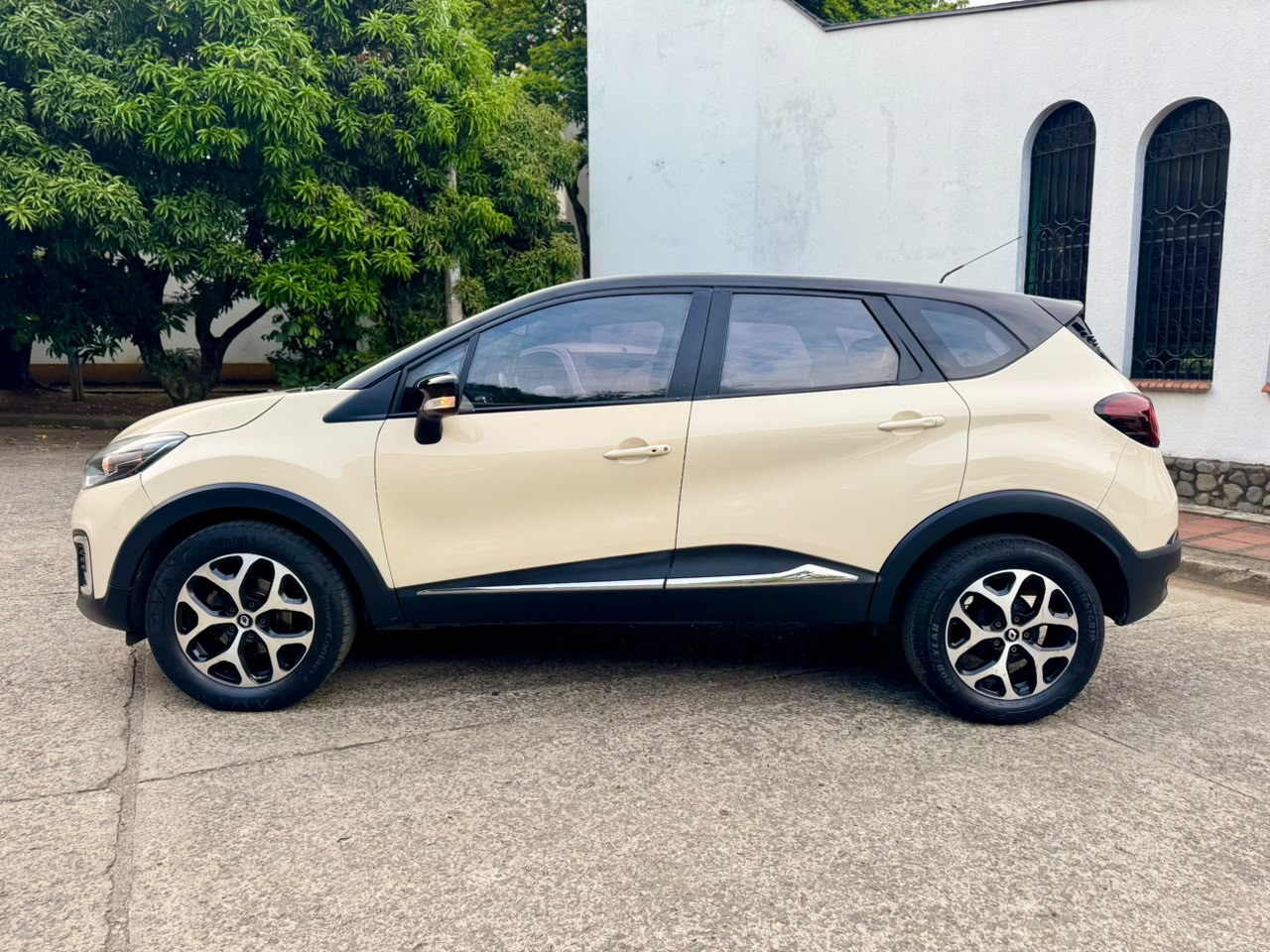 RENAULT CAPTUR INTENS TP 2000CC 2018