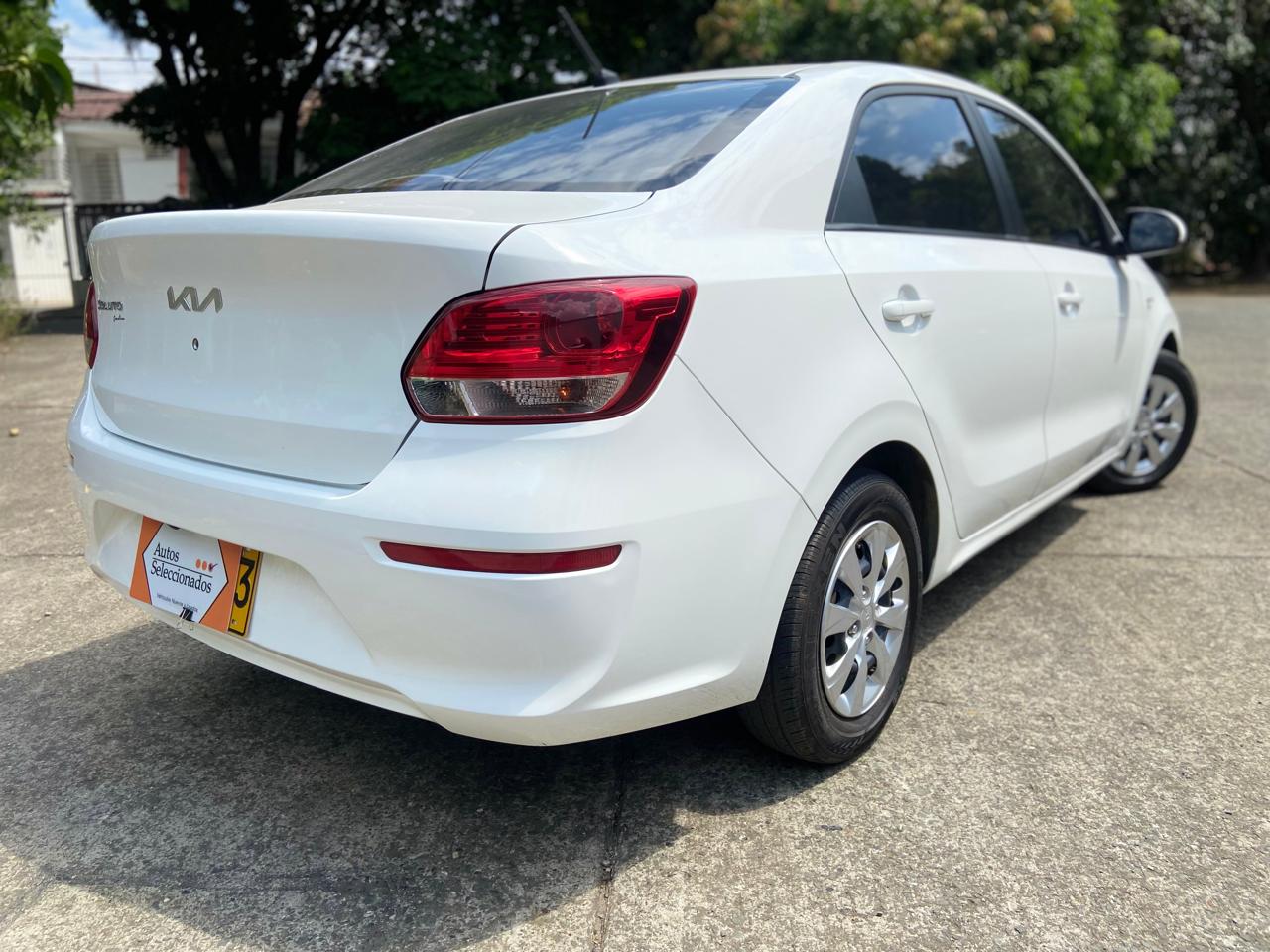 KIA SOLUTO EMOTION MT 1400CC 4P 2AB ABS 2026