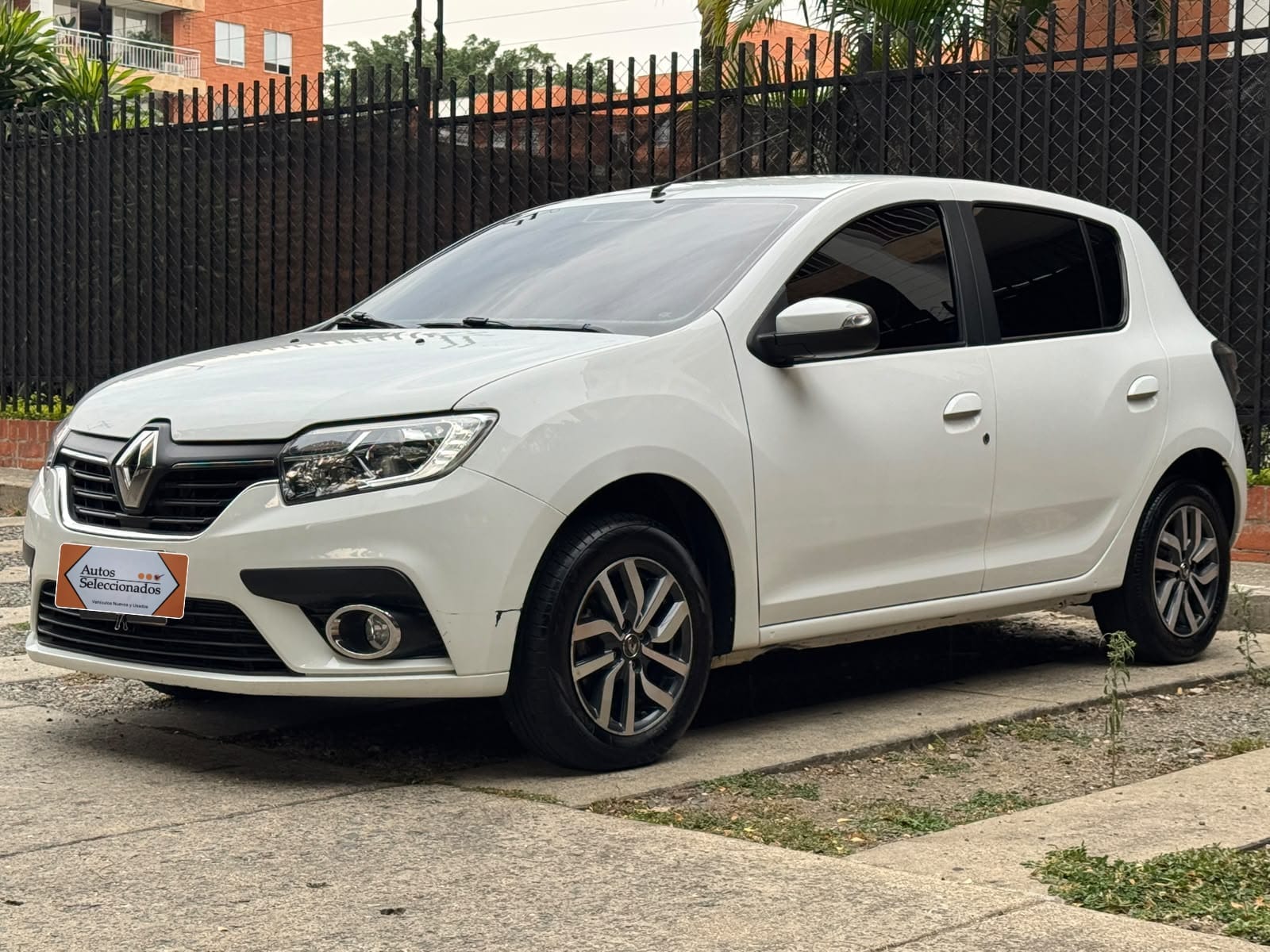 RENAULT SANDERO LIFE + MT 1600CC 16V AA 4AB ABS 2023