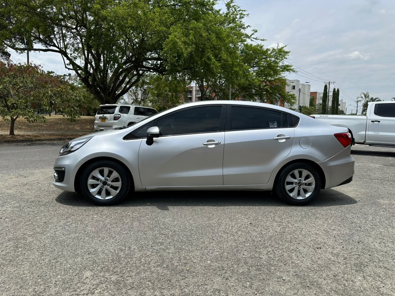 KIA RIO R 1.25 MT 1200CC 4P AA 2016