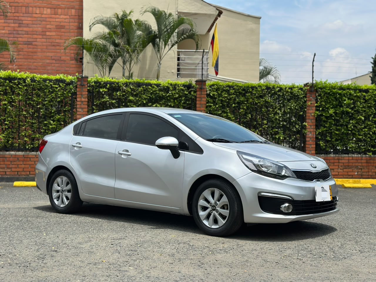 KIA RIO R 1.25 MT 1200CC 4P AA 2016