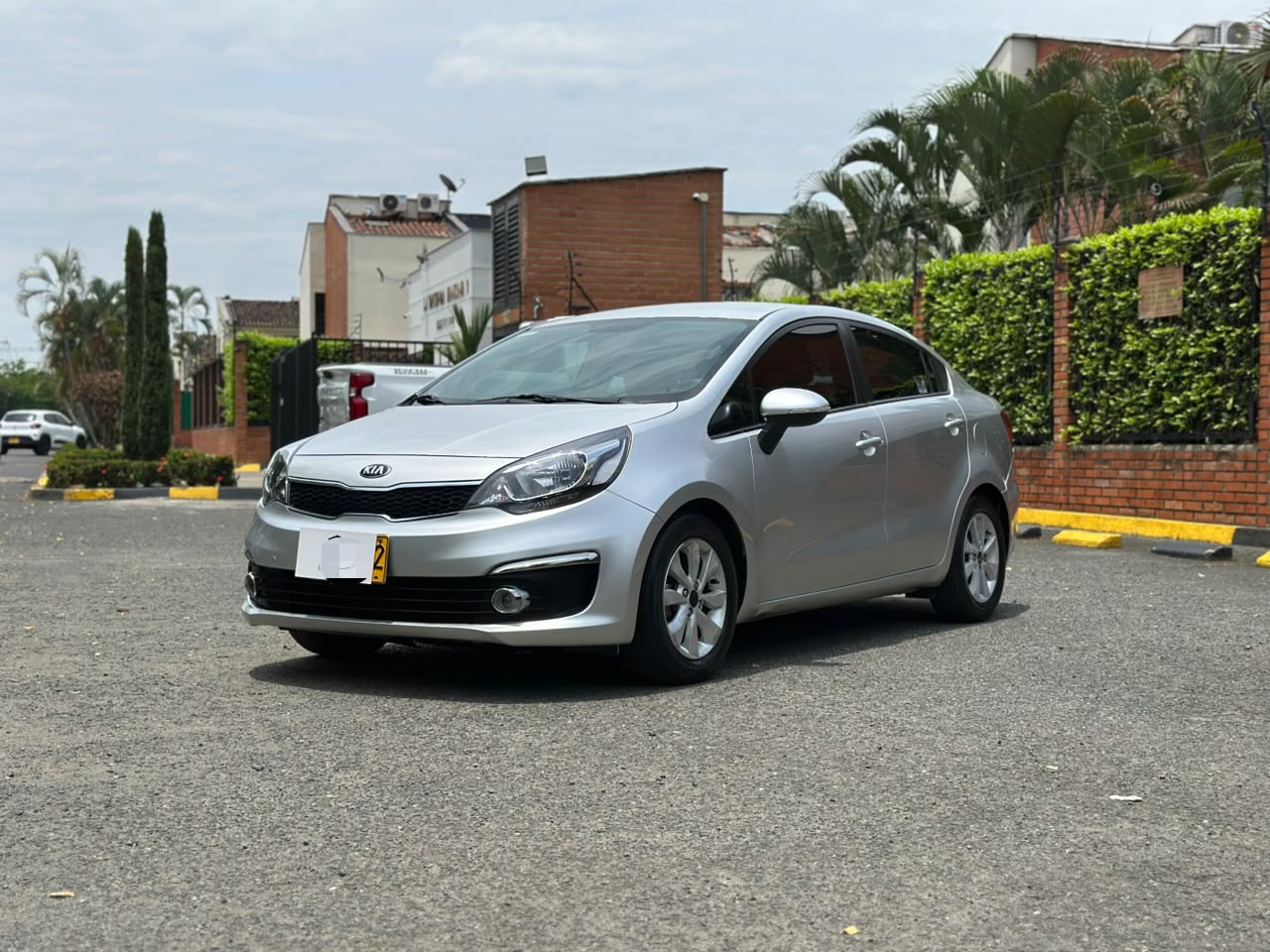 KIA RIO R 1.25 MT 1200CC 4P AA 2016