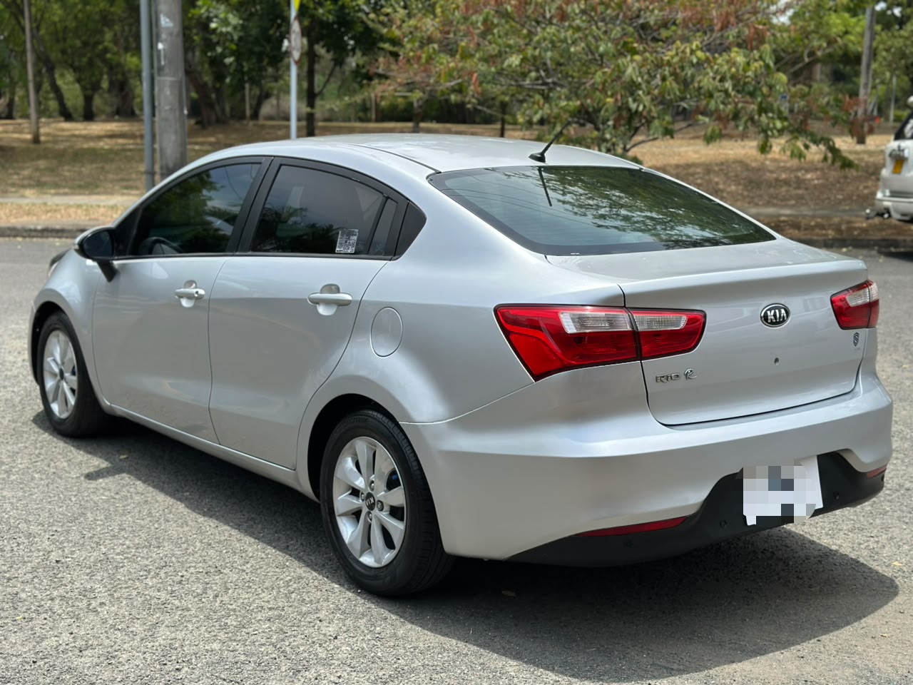 KIA RIO R 1.25 MT 1200CC 4P AA 2016