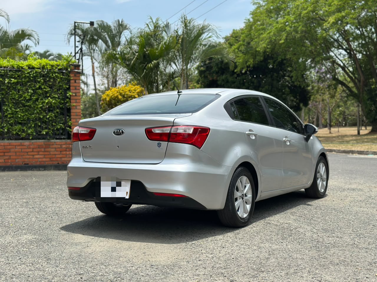 KIA RIO R 1.25 MT 1200CC 4P AA 2016