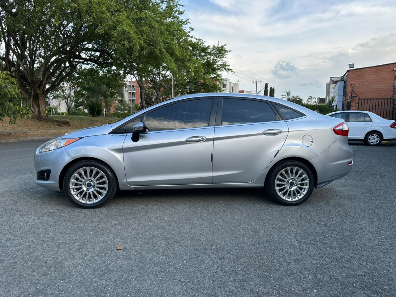 FORD FIESTA SPORTBACK SE TP 1600CC 4P 2015