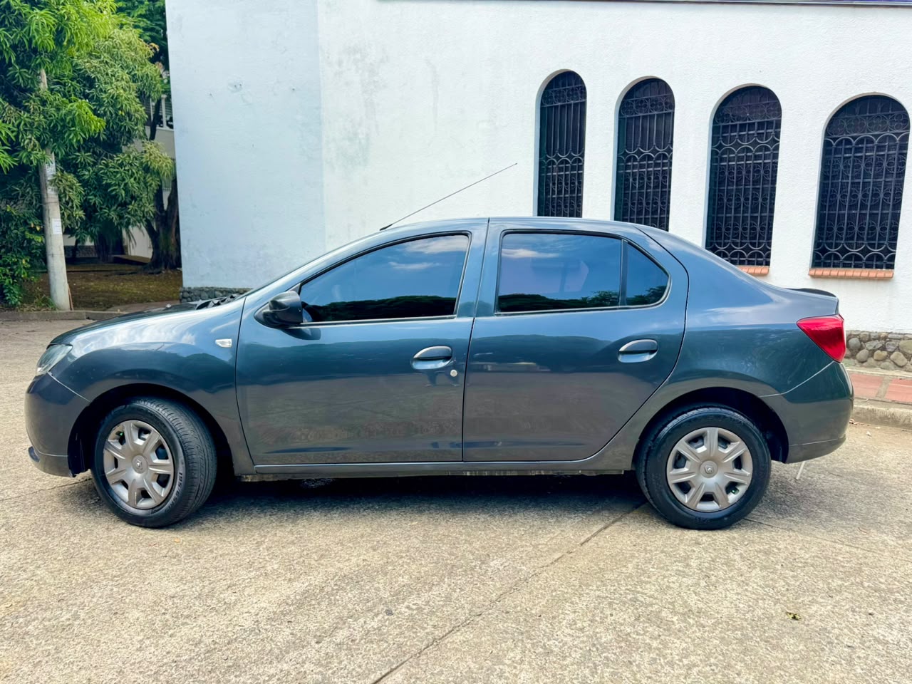RENAULT LOGAN AUTHENTIQUE / LIFE MT 1600CC 8V AA 2AB ABS 2018