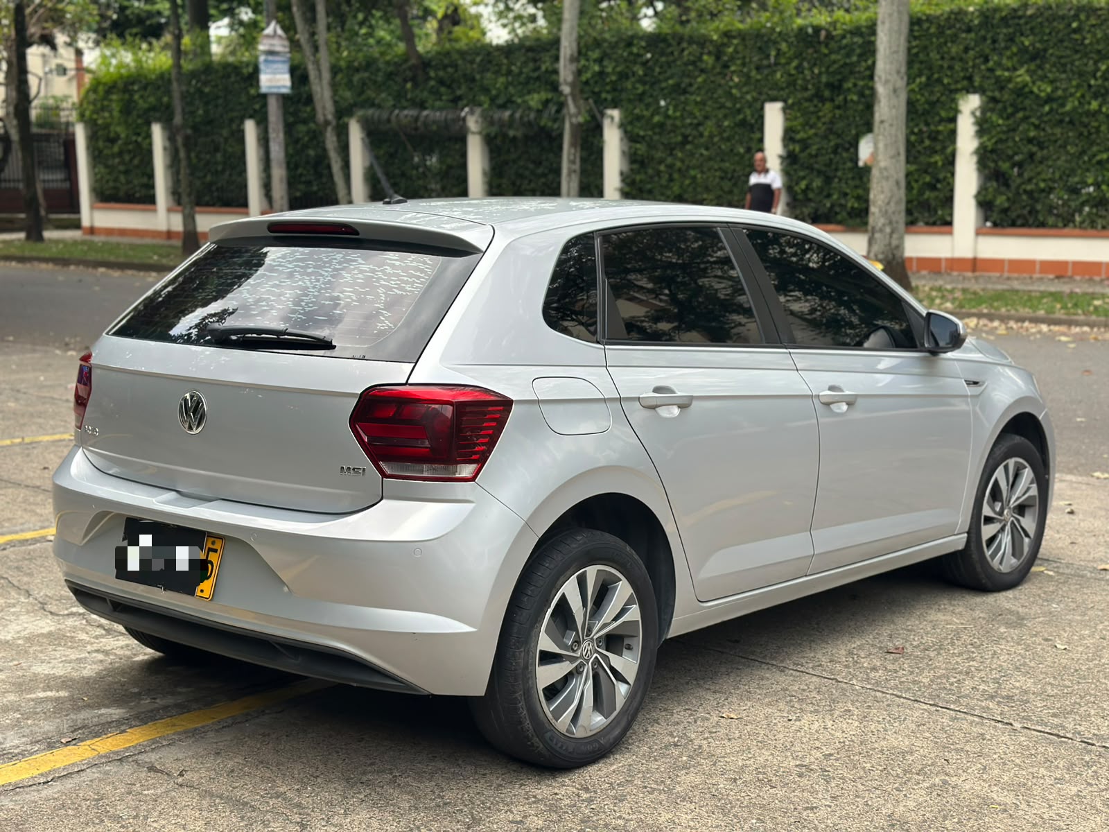 VOLKSWAGEN POLO HIGHLINE TP 1600CC 4AB ABS R16 2021