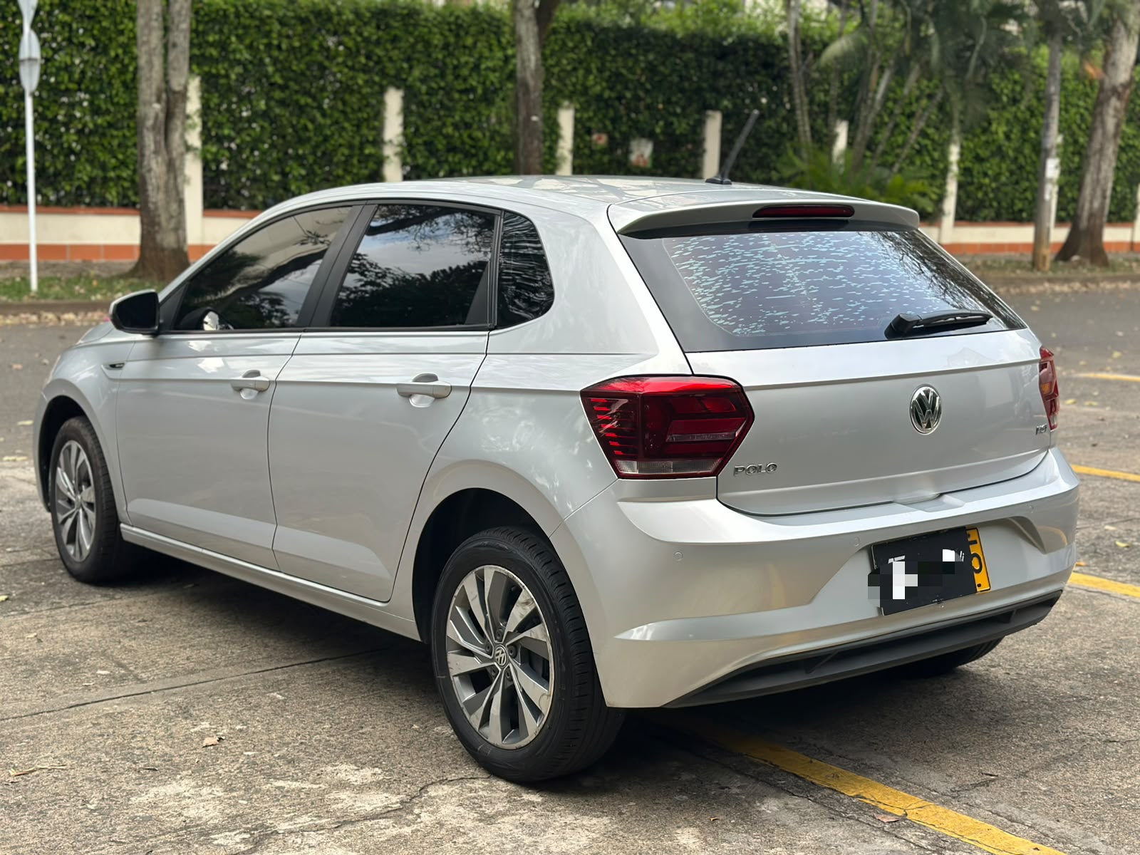 VOLKSWAGEN POLO HIGHLINE TP 1600CC 4AB ABS R16 2021