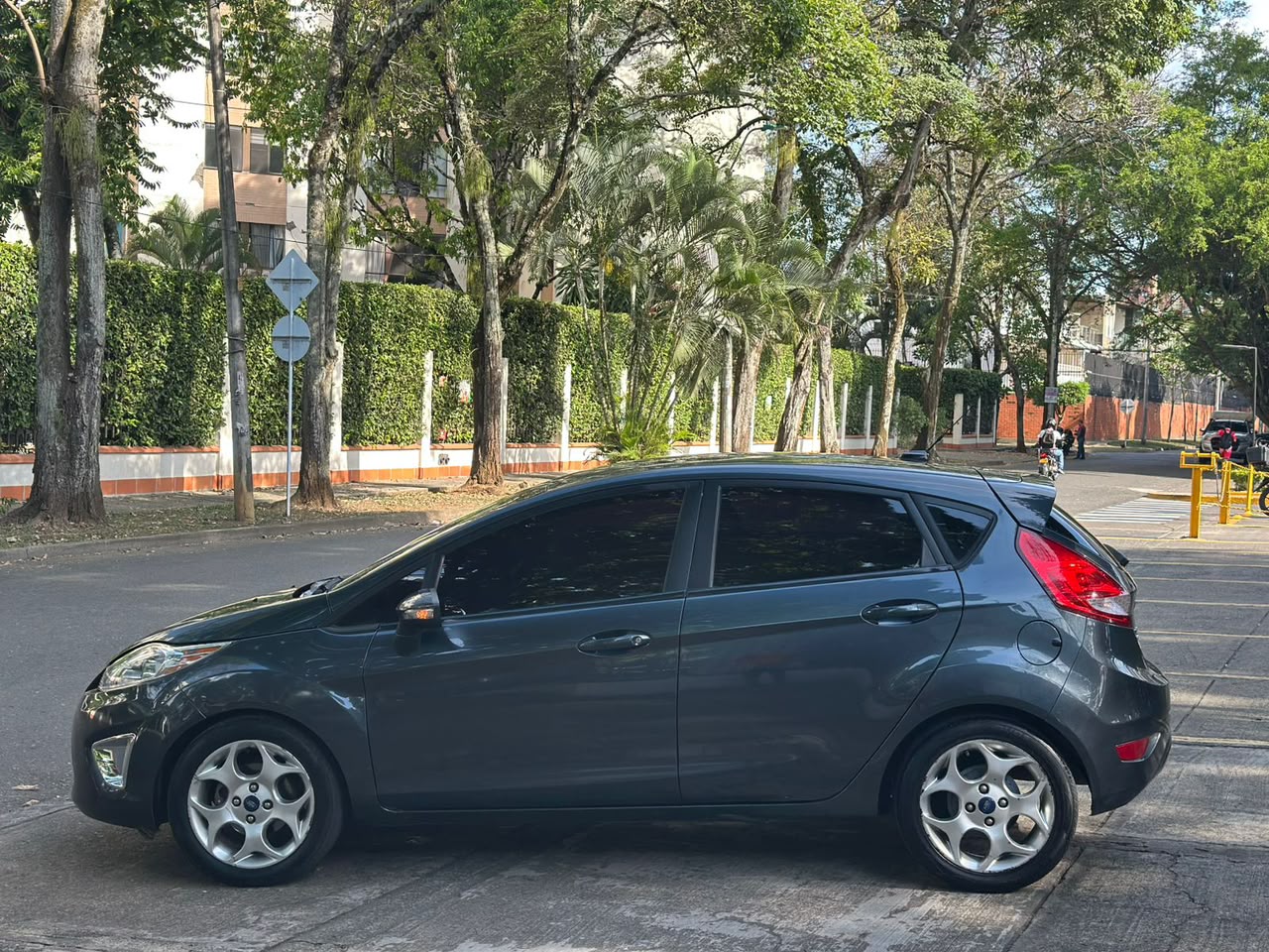 FORD FIESTA HATCHBACK MT 1600CC 5P 2011