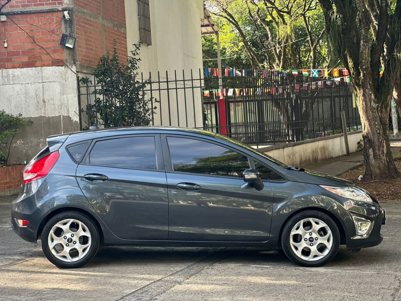 FORD FIESTA HATCHBACK MT 1600CC 5P 2011