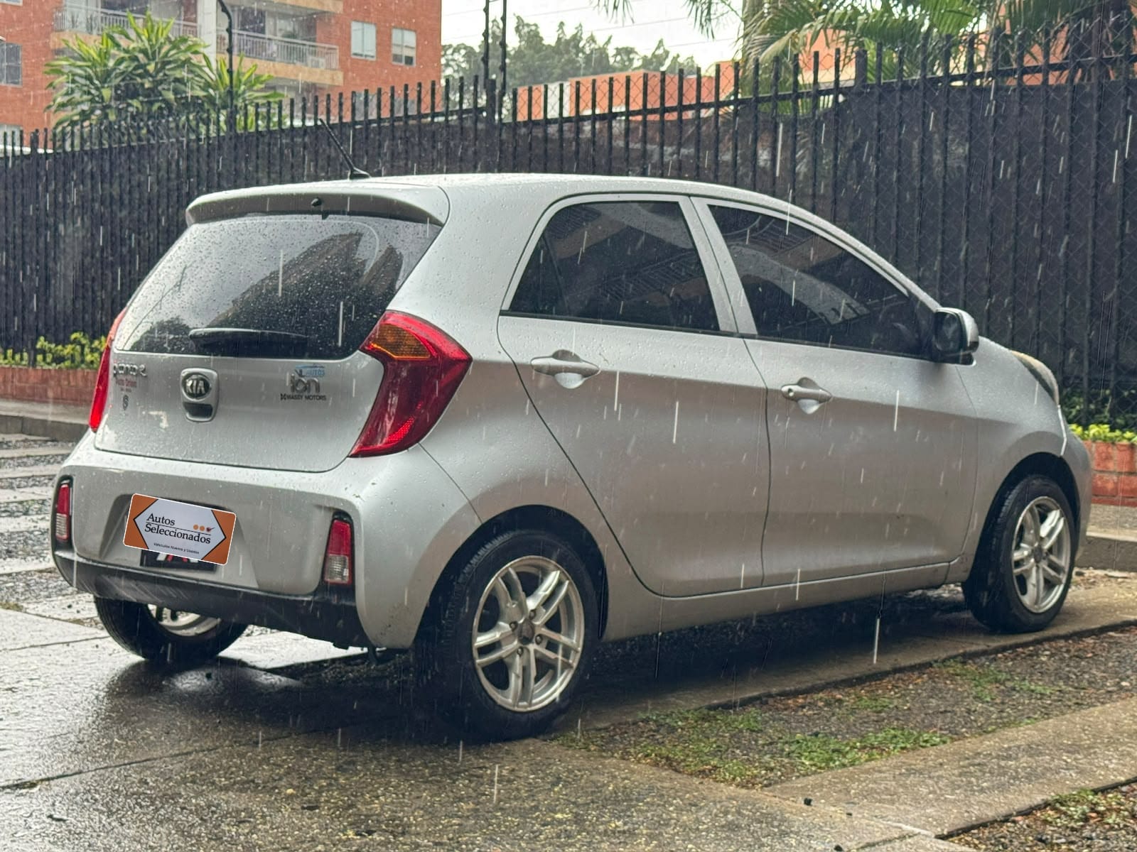 KIA PICANTO ION R 1.25 AT 1200CC AA 2017